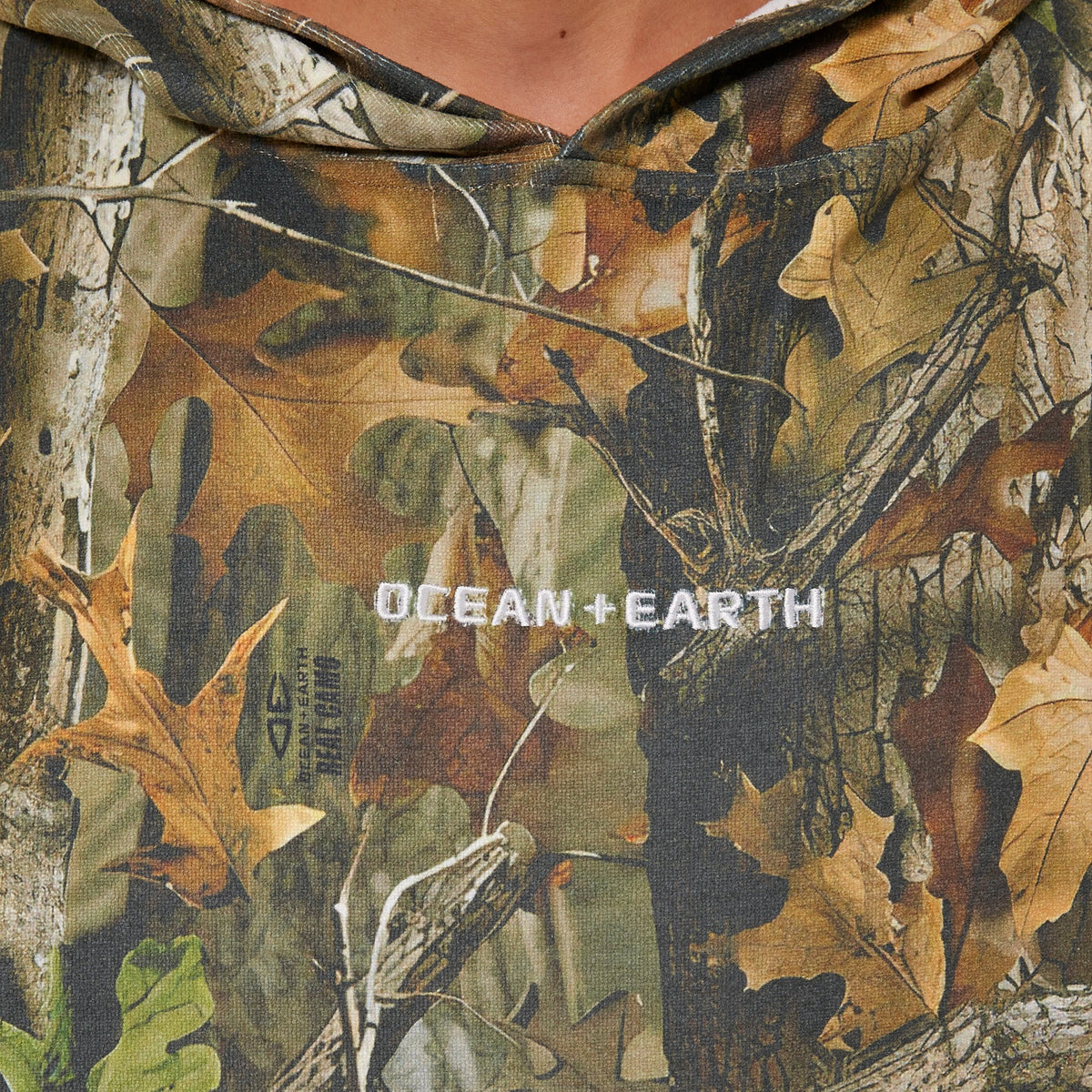 Poncho juvenil O+E de camuflaje real con capucha