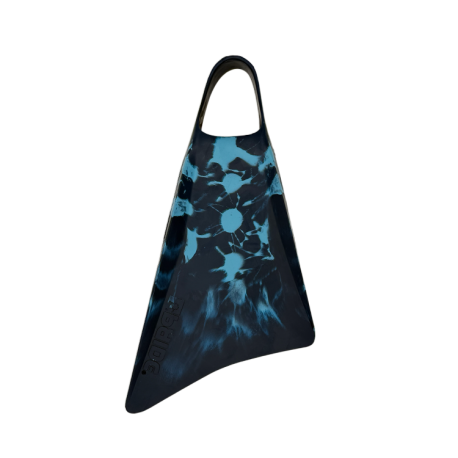 Aletas Bodyboard Vulcan V1 Infused Black/Blue, para maniobras y rendimiento en olas atlánticas, cantábrico, Mediterráneo y Canarias, diseño asimétrico de alta durabilidad para riders avanzados en Europa
