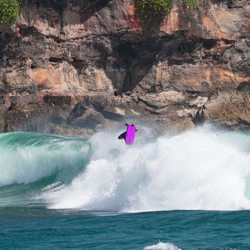 Bodyboard Pride Koned PP Radial Flex SDC+ Varial Black/Purple, para maniobras y rendimiento en olas atlánticas, cantábrico, Mediterráneo y Canarias, diseño avanzado para riders avanzados en Europa